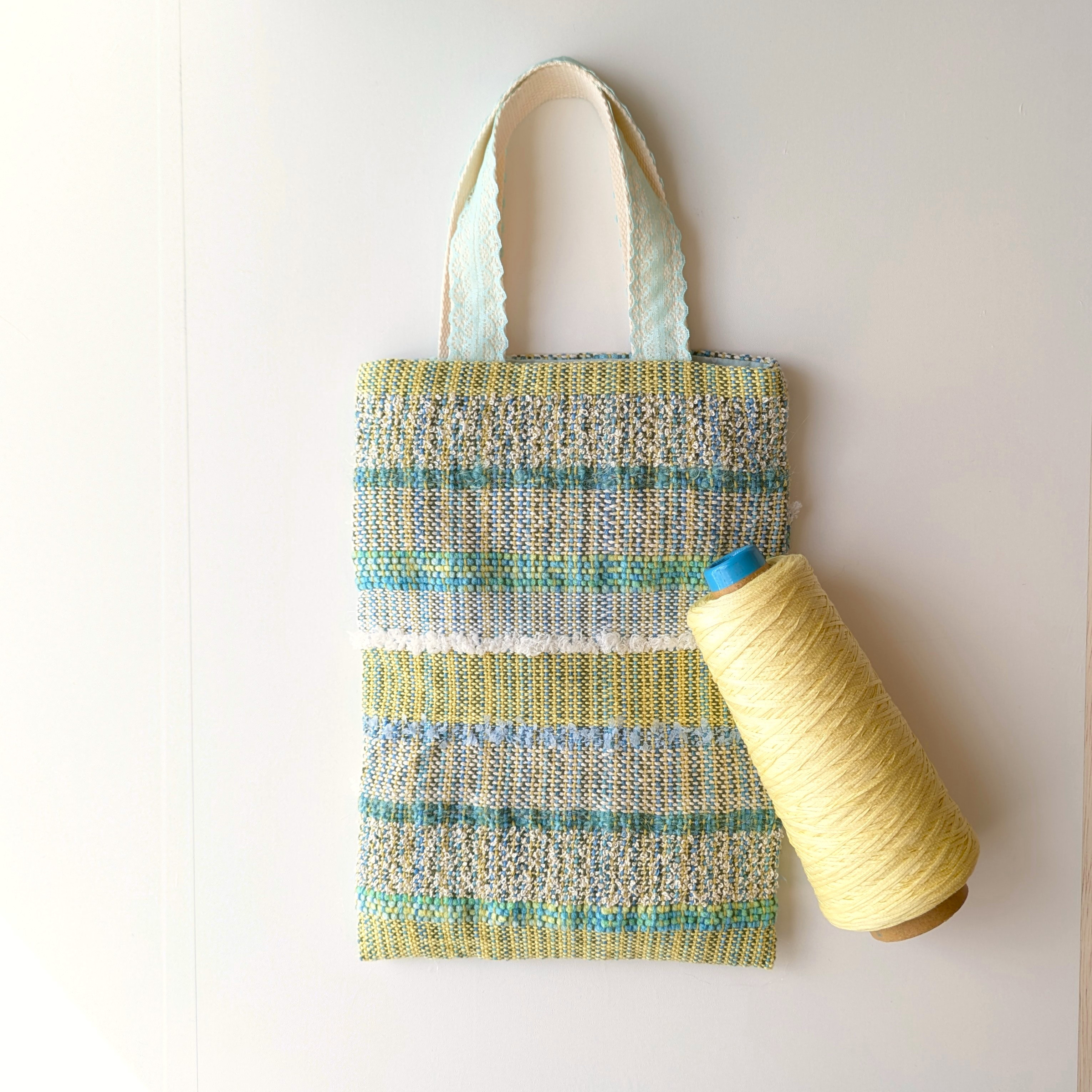 手織り布のミニバッグ    色々な糸が楽しい　 緑と黄いろ　一点もの