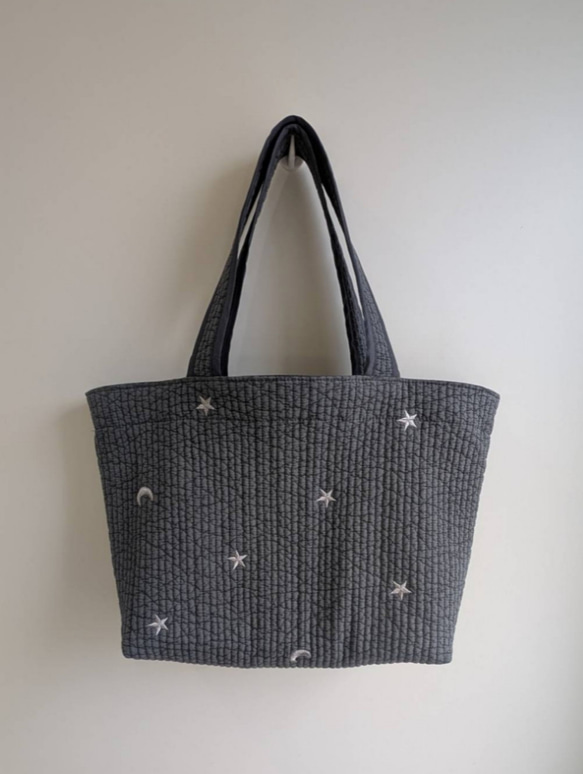 ✱受注制作✱  LLサイズ  ヌビバッグ ダークグレー×ムーンスター刺繍 ハンドメイド 1枚目の画像