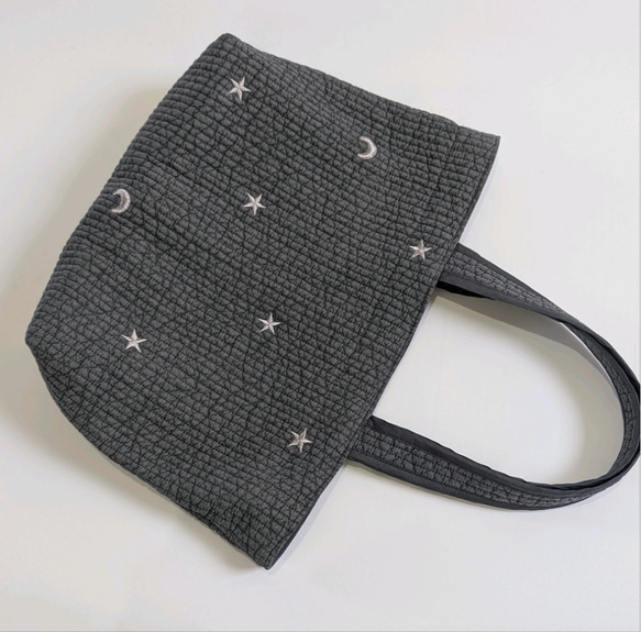 ✱受注制作✱  LLサイズ  ヌビバッグ ダークグレー×ムーンスター刺繍 ハンドメイド 2枚目の画像