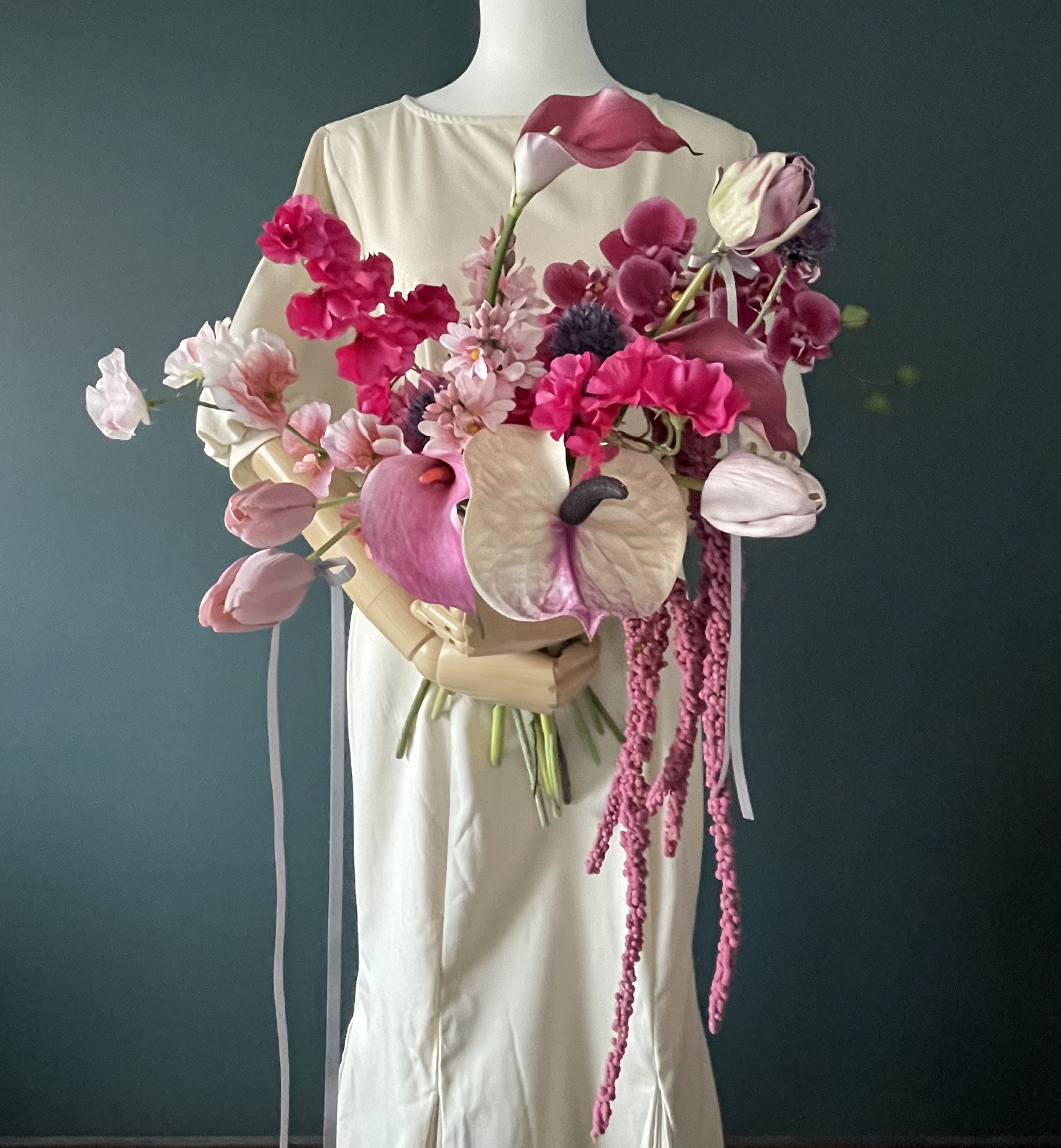 マリアージュのレースと鈴蘭のアンティークブーケ　フランス スズランのブーケと Vase d'Avril【四月の花器】 | チームJ