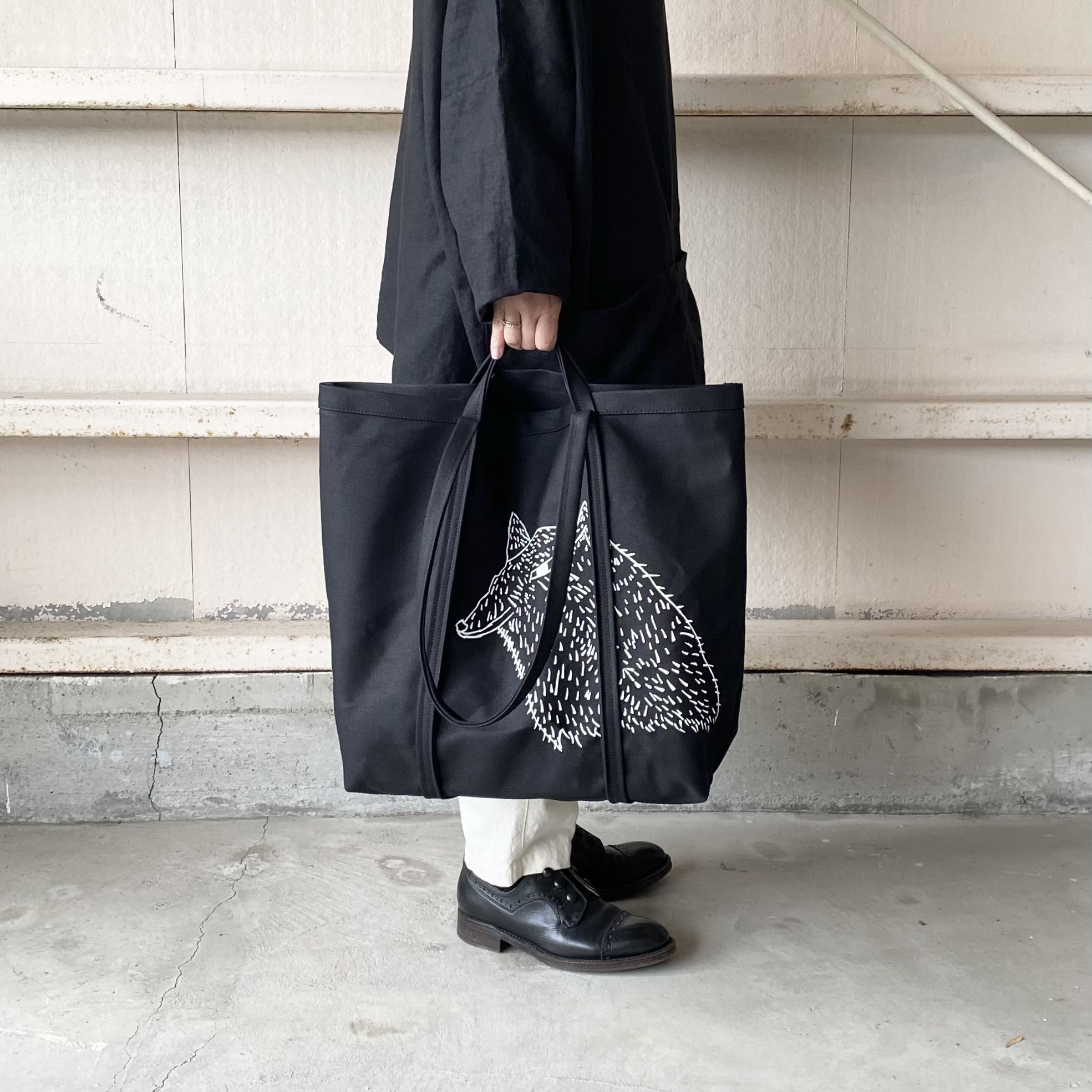 持ち手が３本しかない２wayトート　C-WOLFプリント L