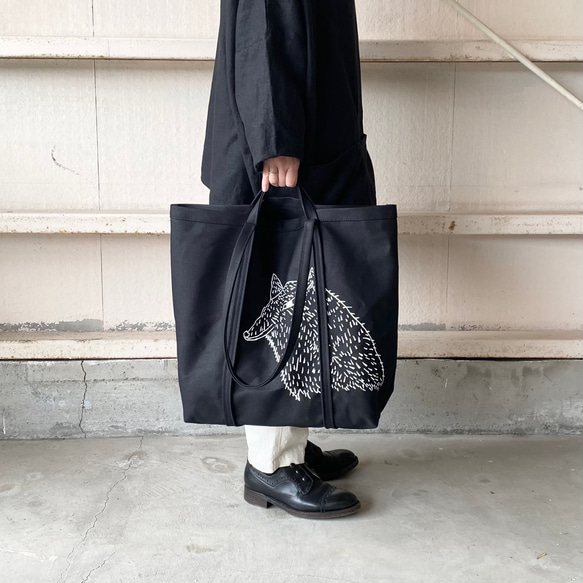 持ち手が３本しかない２wayトート　C-WOLFプリント L 1枚目の画像