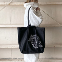 持ち手が３本しかない２wayトート　C-WOLFプリント L 2枚目の画像