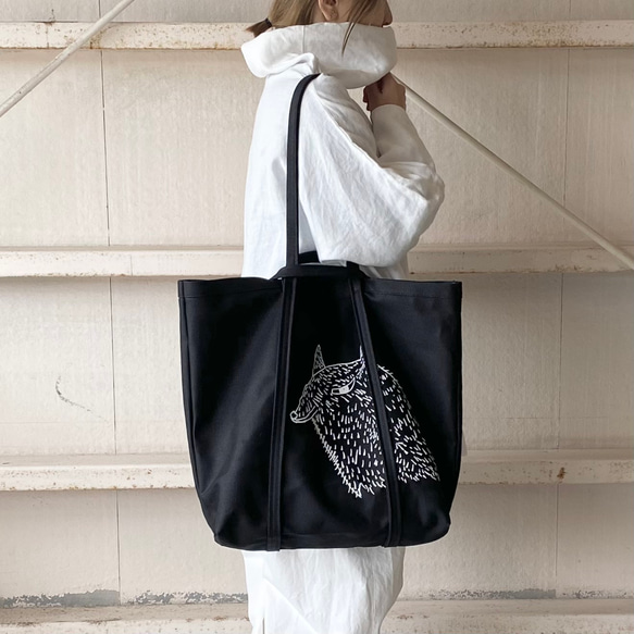 持ち手が３本しかない２wayトート　C-WOLFプリント L 2枚目の画像
