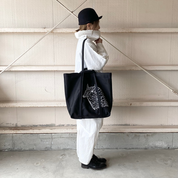持ち手が３本しかない２wayトート　C-WOLFプリント L 3枚目の画像