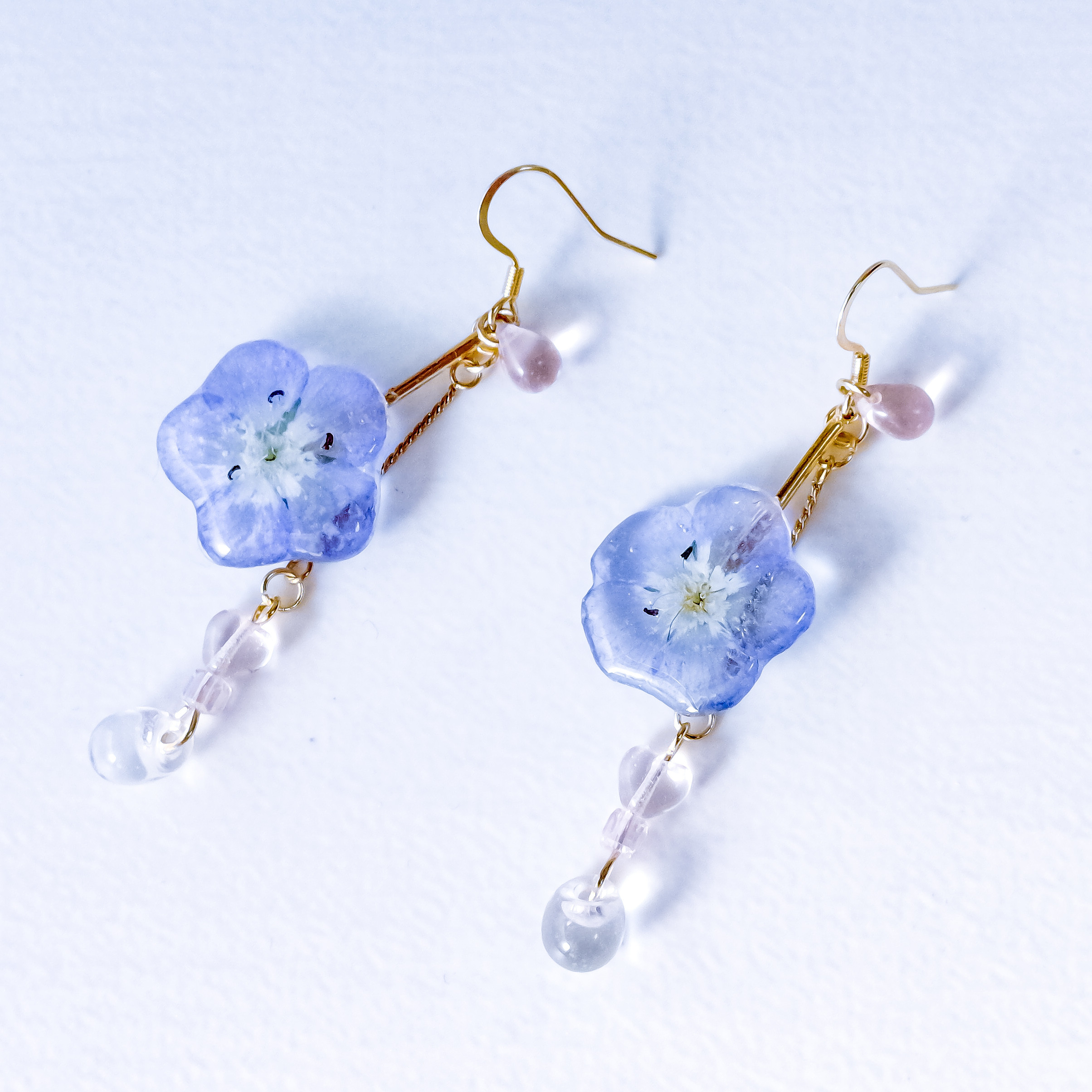 花々のかたち│ネモフィラのひとしずくの耳飾り