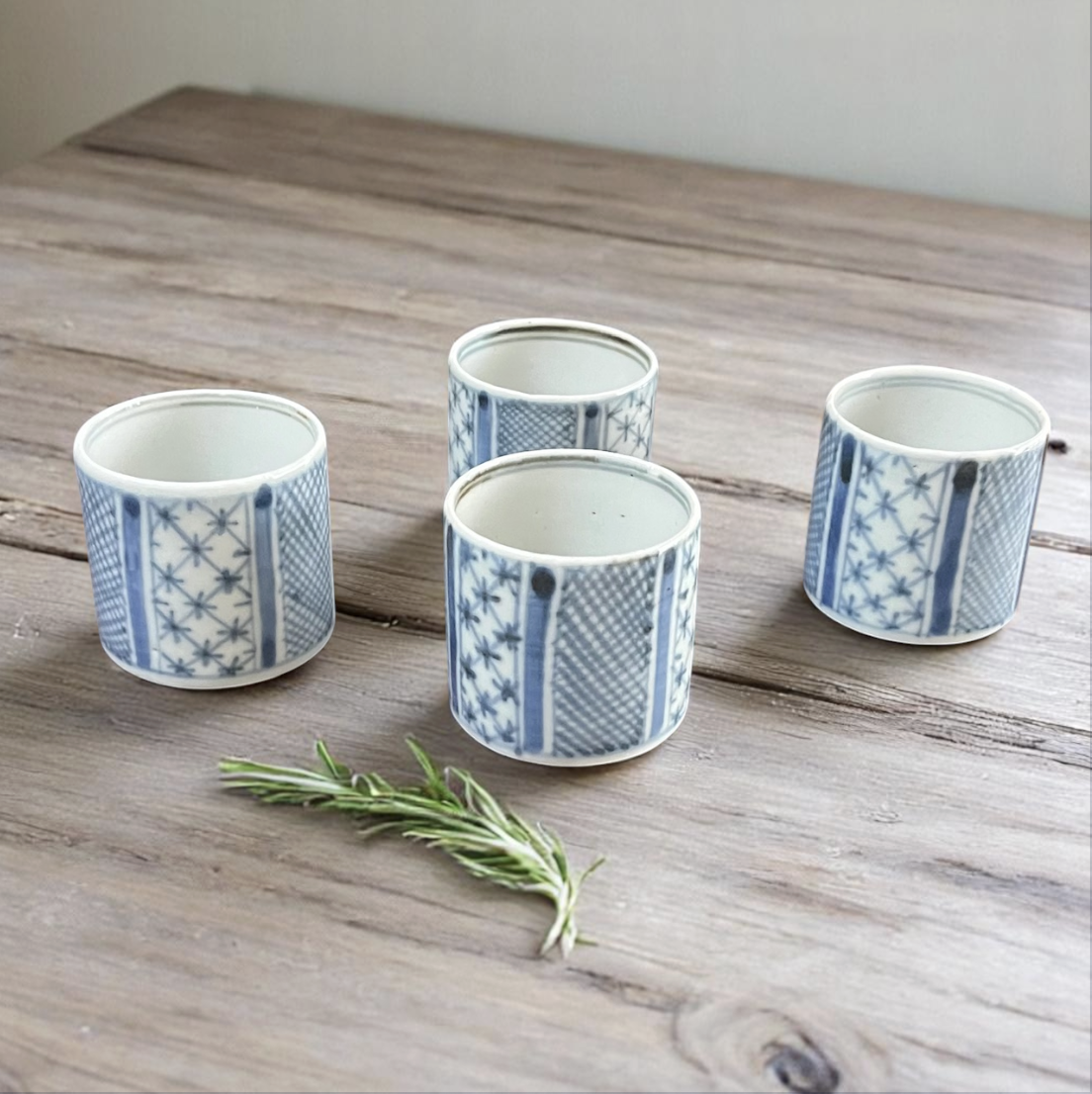 古伊万里染付幾何学紋様猪口４客セット