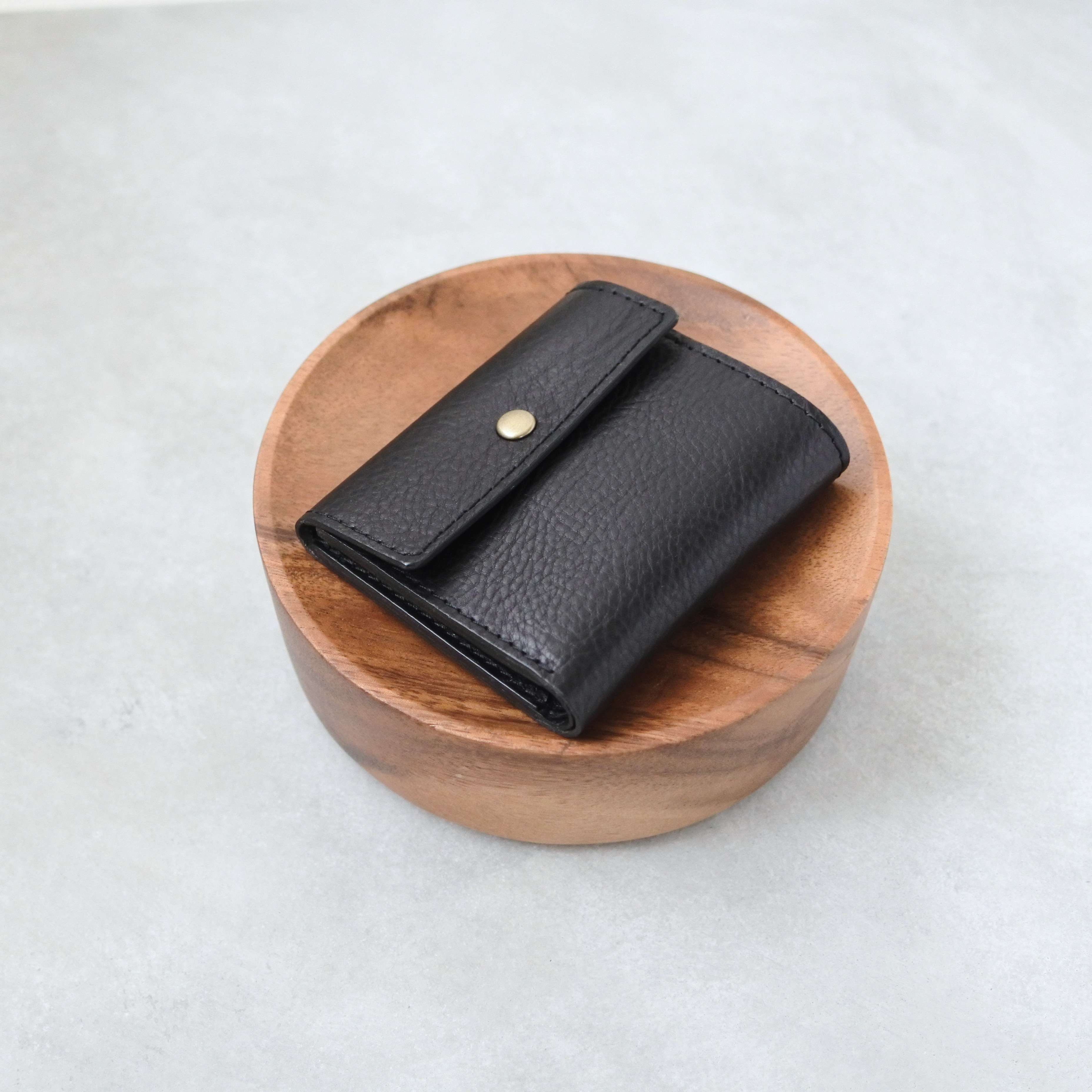 革の小さめ財布（ブラックN） /　コンパクトなお財布