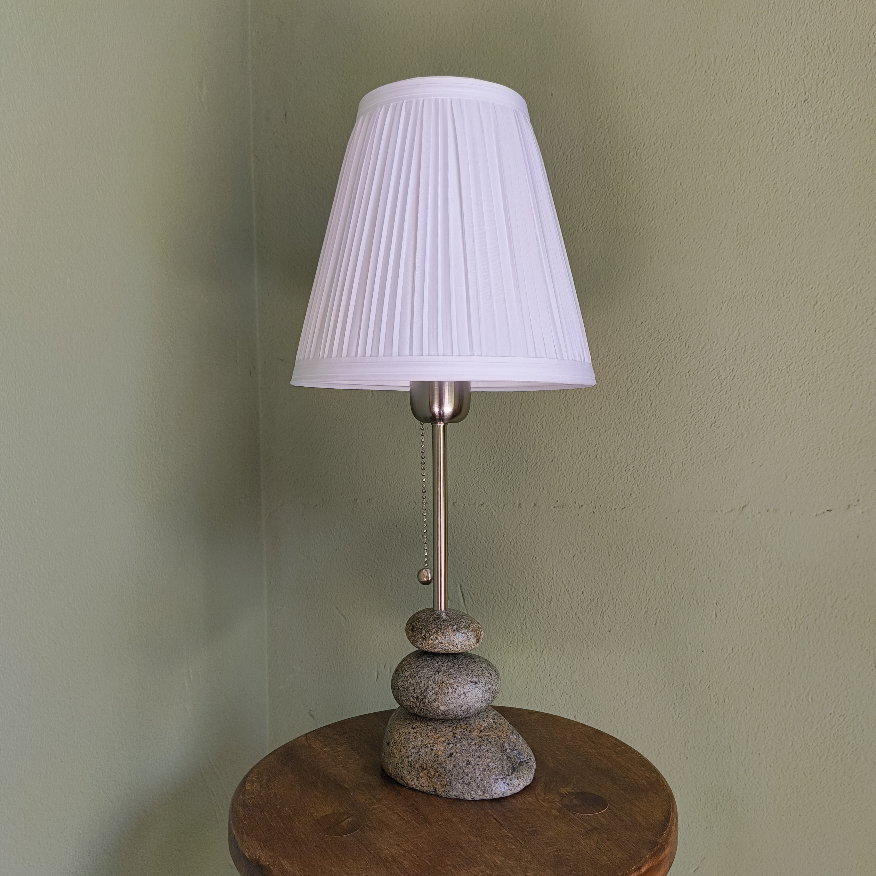 転石ランプ　自然石　テーブルランプ　プルスイッチ式