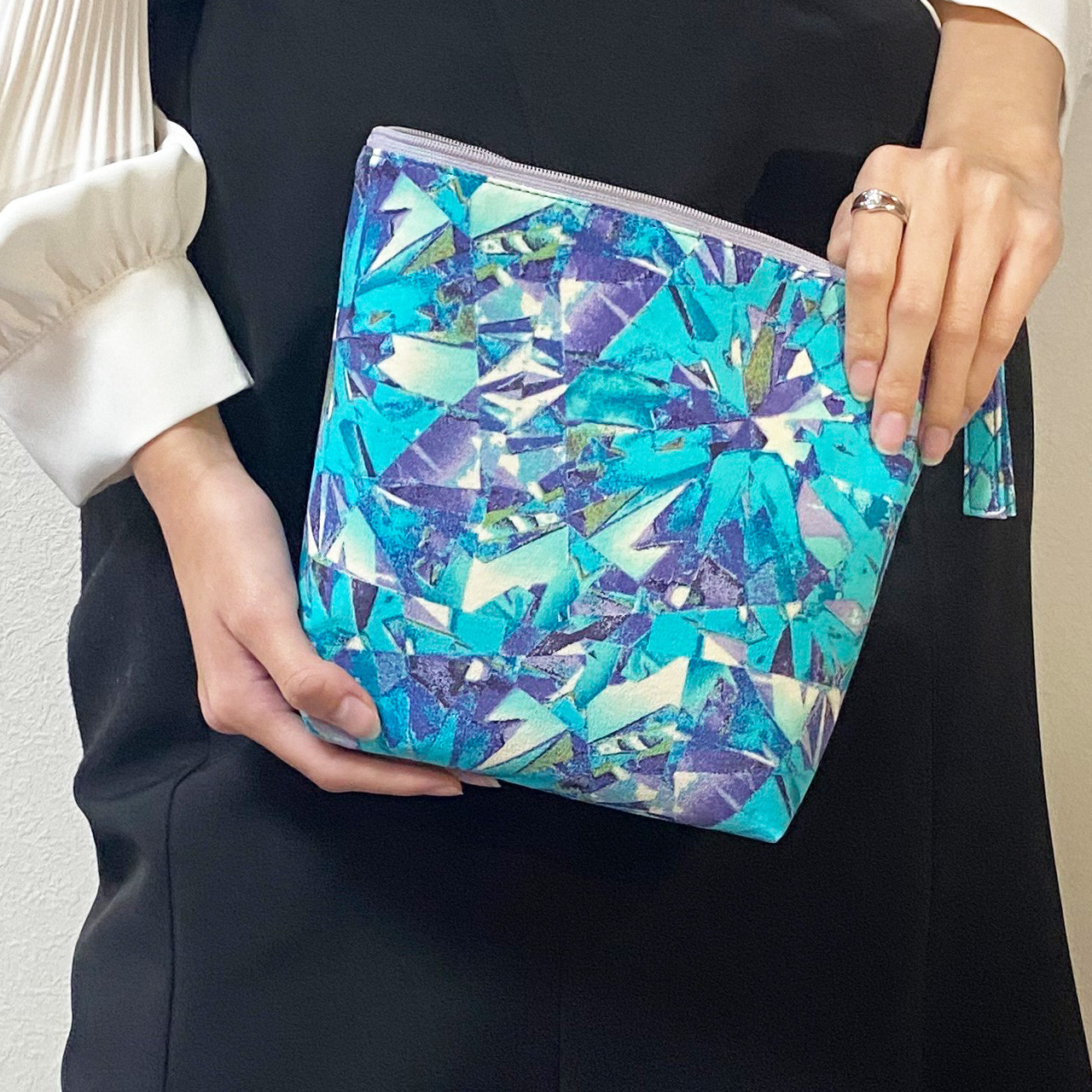 【正絹 手染め ミニポーチ 】サファイアの煌めき　9月の誕生石　手のひらサイズ かわいい小物入れ