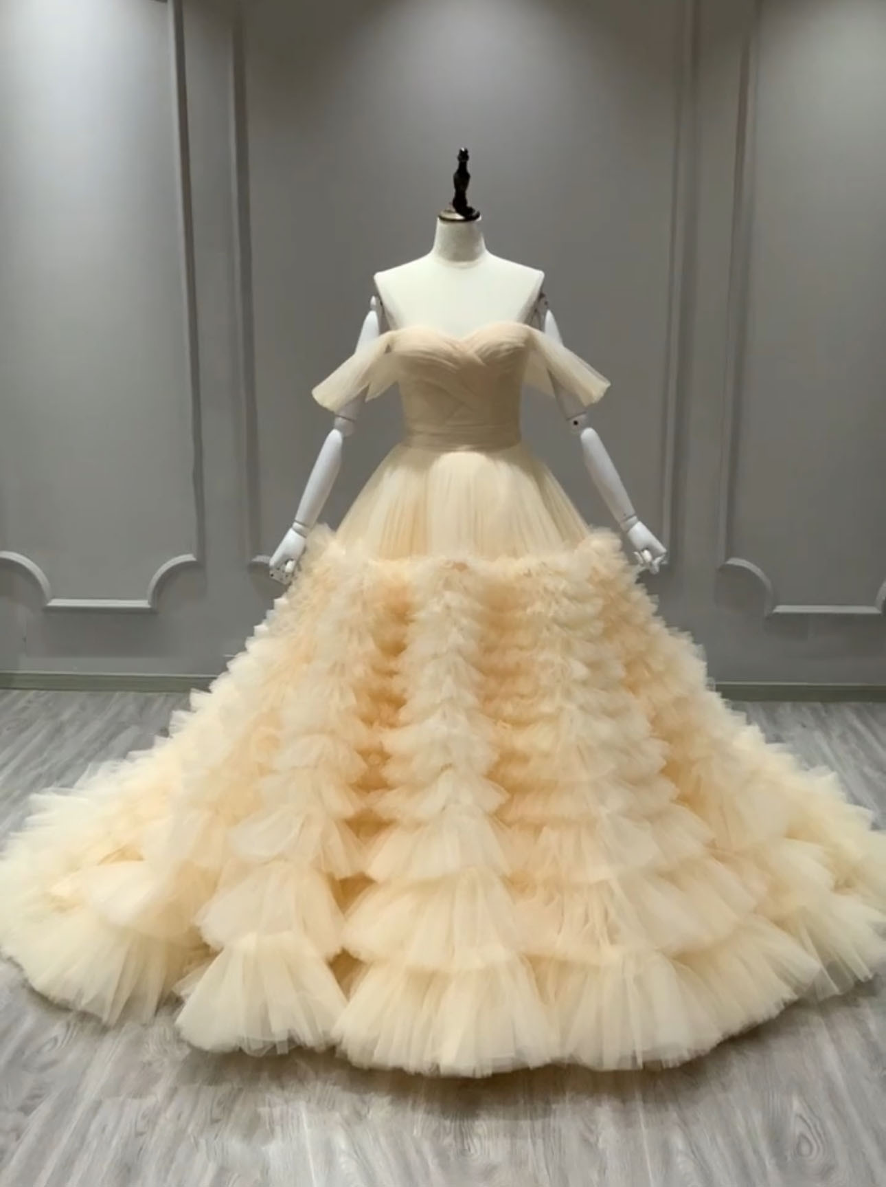 ラッフルスカート　イエロー黄色　ボリューム　チュール　ギャザースカート　胸フリル　オフショルダー　音楽会パーディードレス