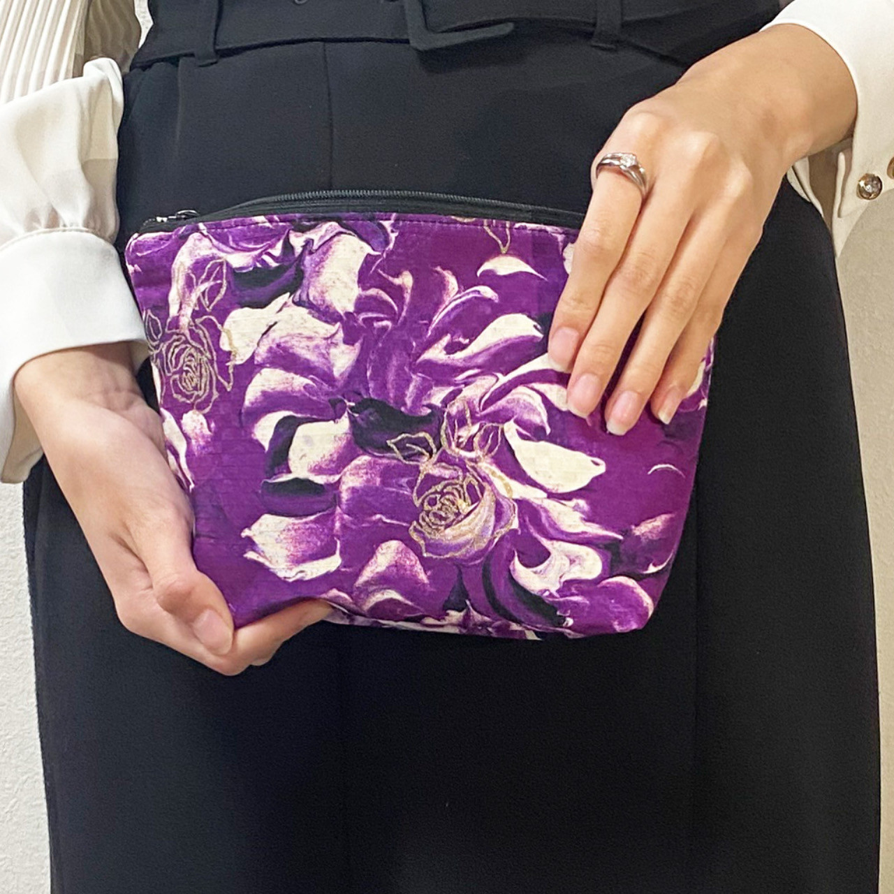 【正絹 手染め ミニポーチ （赤紫）】薔薇模様 金型入り 赤紫／パープル　可愛い小物入れ