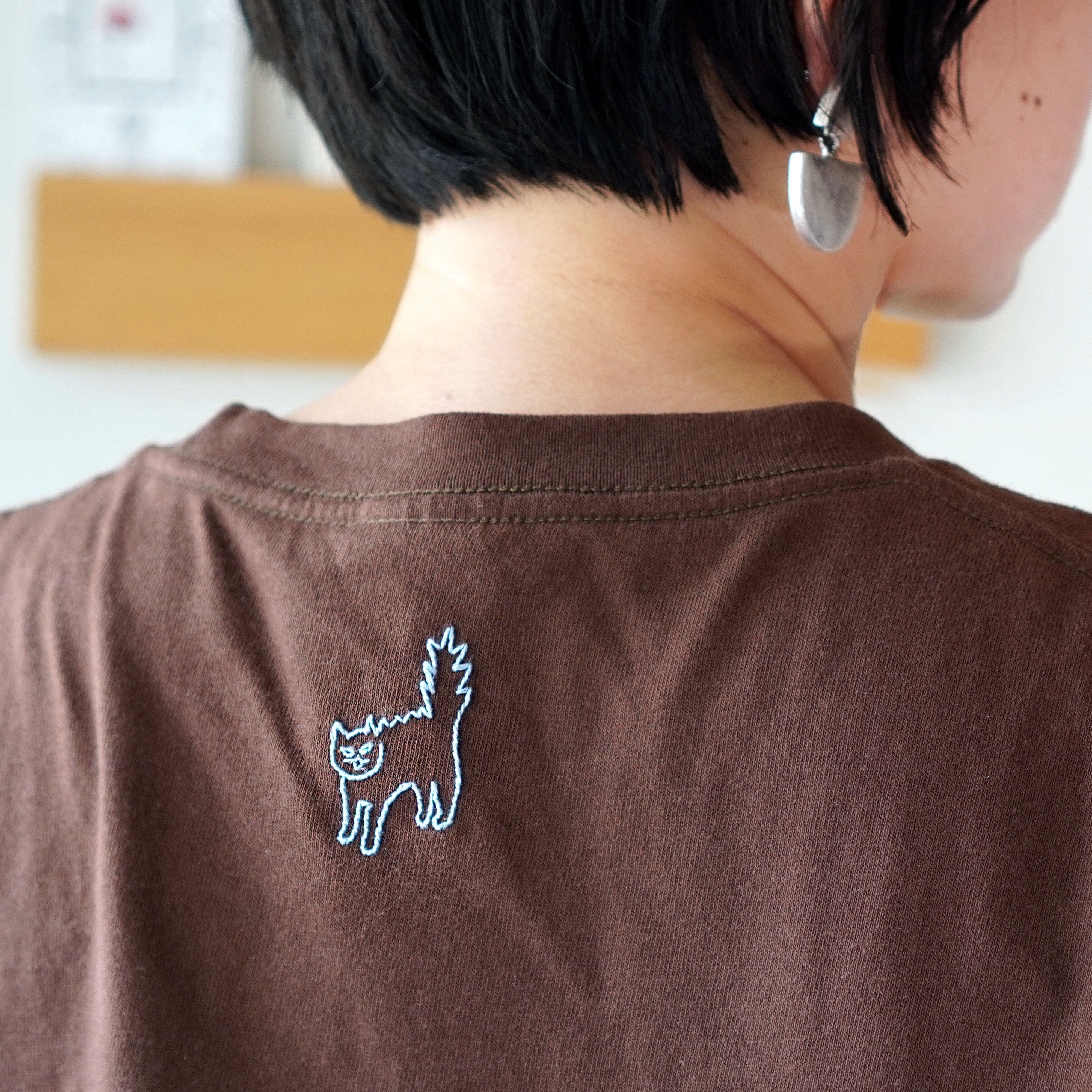 【手刺繍】ロンT登場！やんのかニャンコTシャツ – 背中で語るTシャツ / 猫モチーフ・ユニセックス
