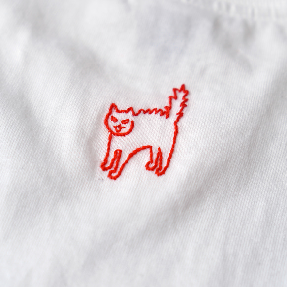 【手刺繍】ロンT登場！やんのかニャンコTシャツ – 背中で語るTシャツ / 猫モチーフ・ユニセックス 3枚目の画像