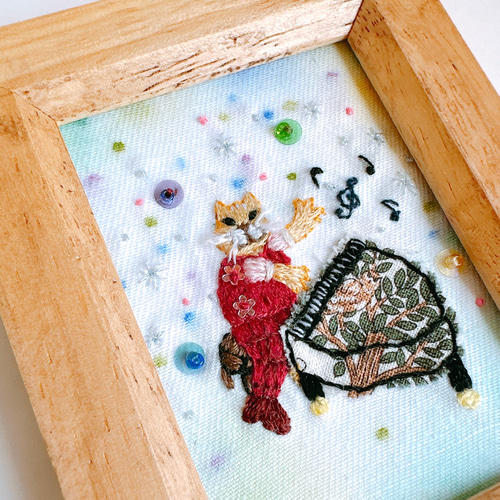 刺繍アート｜音楽シリーズ 〜茶トラ猫の小さなピアノコンサート