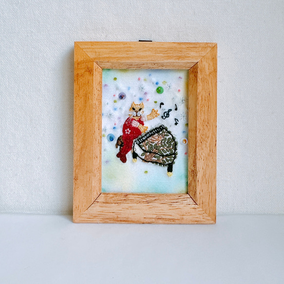 刺繍アート｜音楽シリーズ 〜茶トラ猫の小さなピアノコンサート