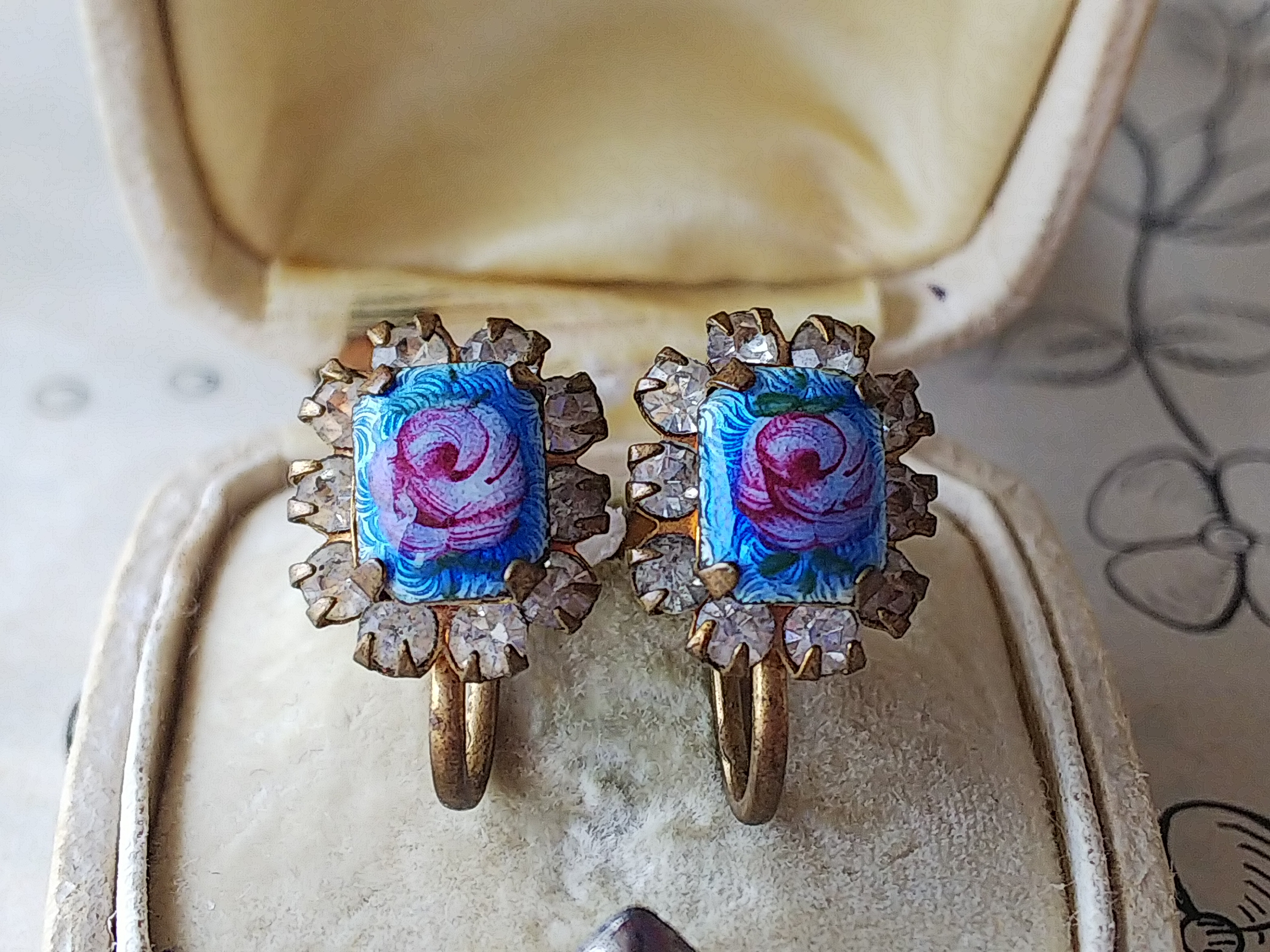 ヴィンテージ　エナメル薔薇／ピンク/Blue　Rhineストーン イヤリング