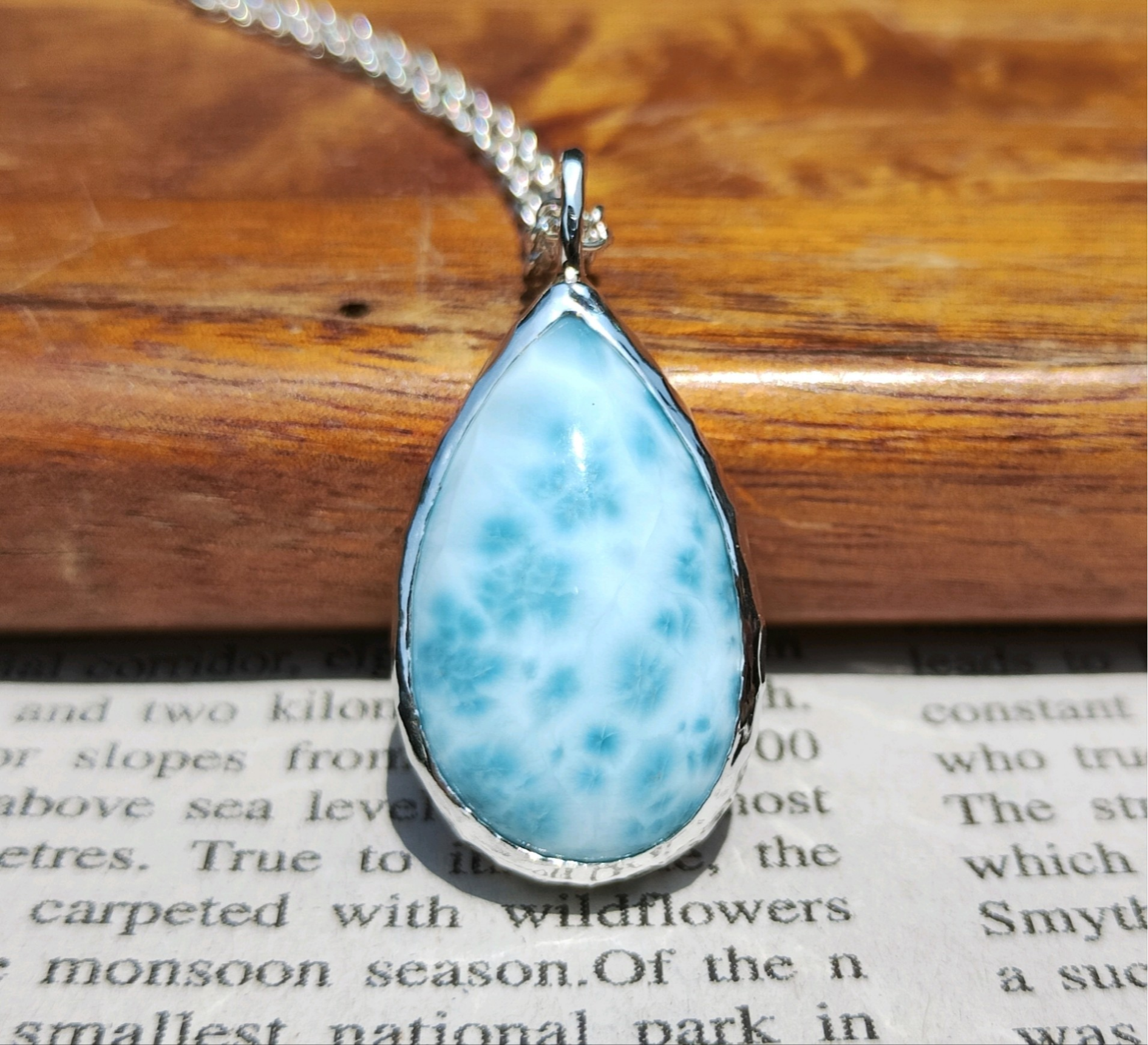 大粒ラリマー×純銀ネックレス/鎚目模様