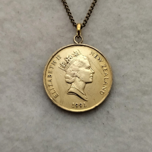 ニュージーランドの白鷺のコインネックレス ネックレス・ペンダント