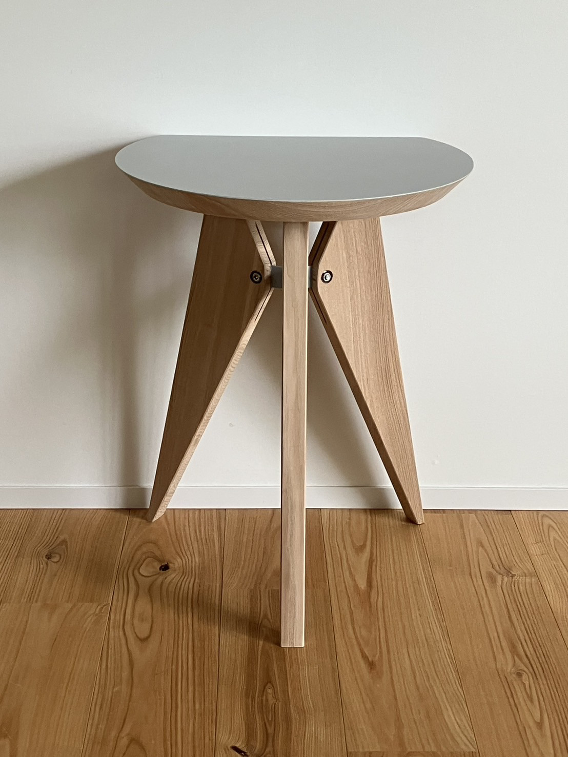 【異素材が織り成すやさしくて強い】メラミン天板サイドテーブル