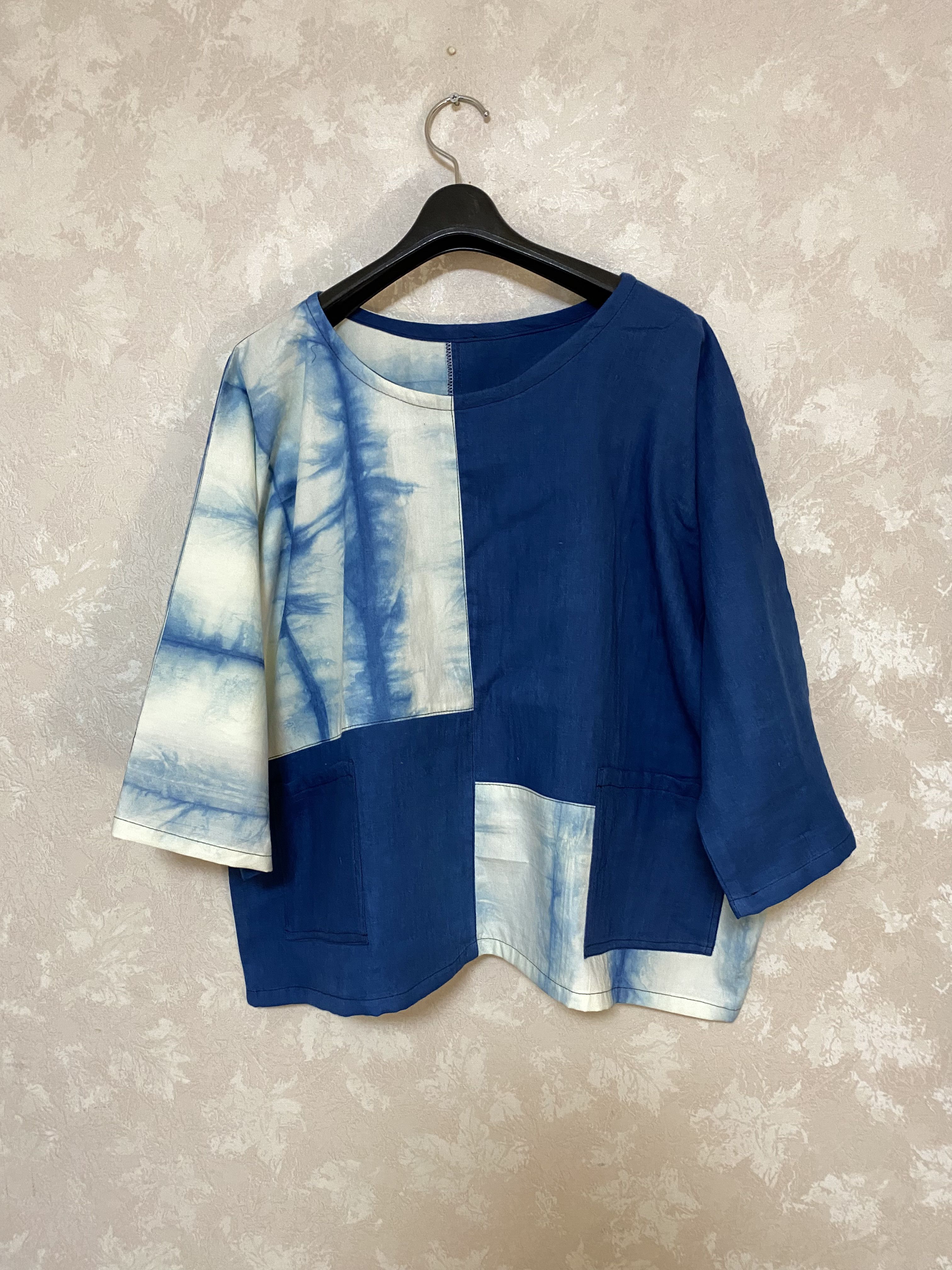 345.藍染めチュニック、ゆったり　絞り染め　二重ガーゼ　男女兼用　柔らかい