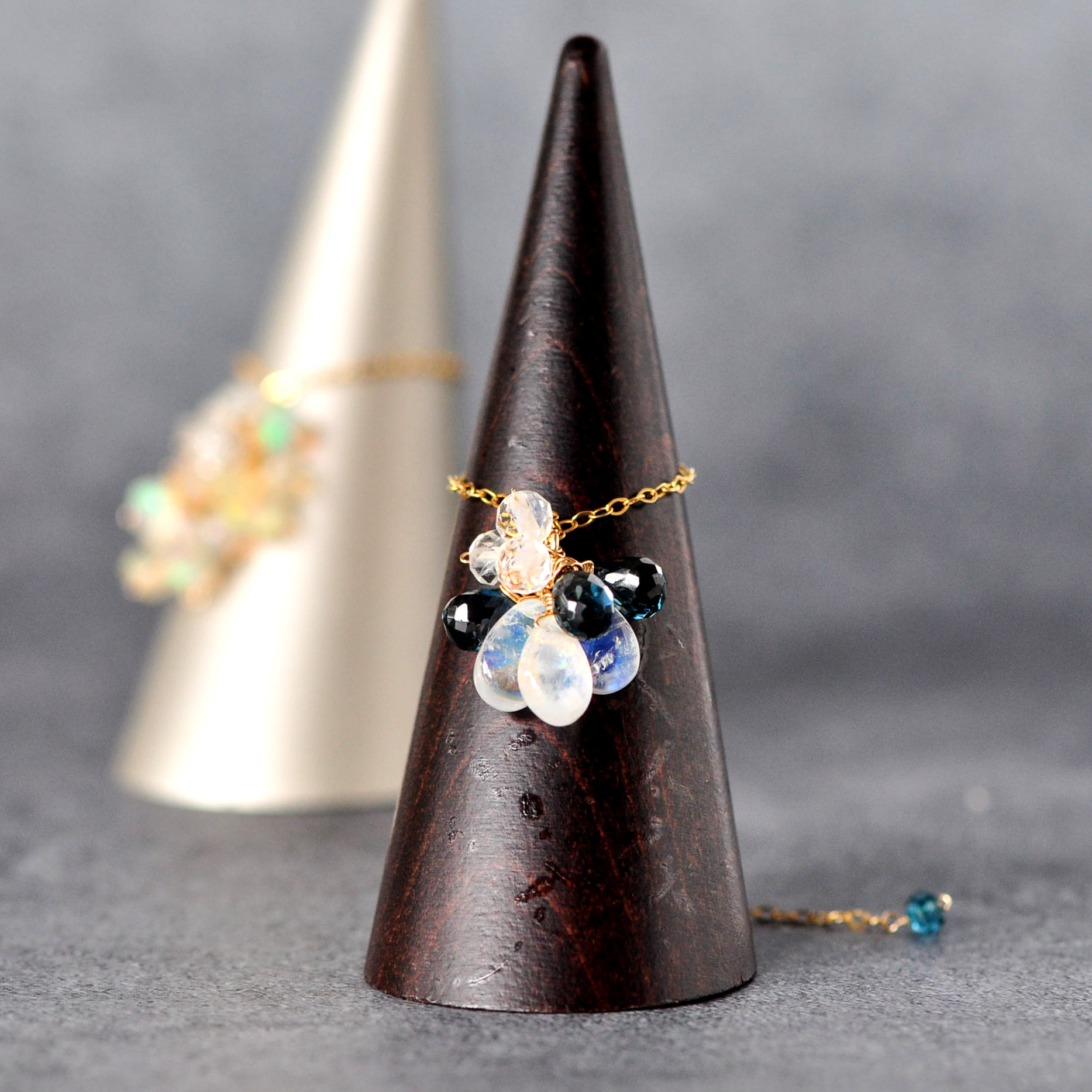 14kgf/ロンドンブルートパーズxレインボームーンストーン　スライドチェーンリング〜宵星（よいぼし）