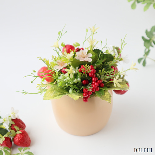 にっこりがいいね！元気が出る苺のアレンジメント【アーティフィシャル