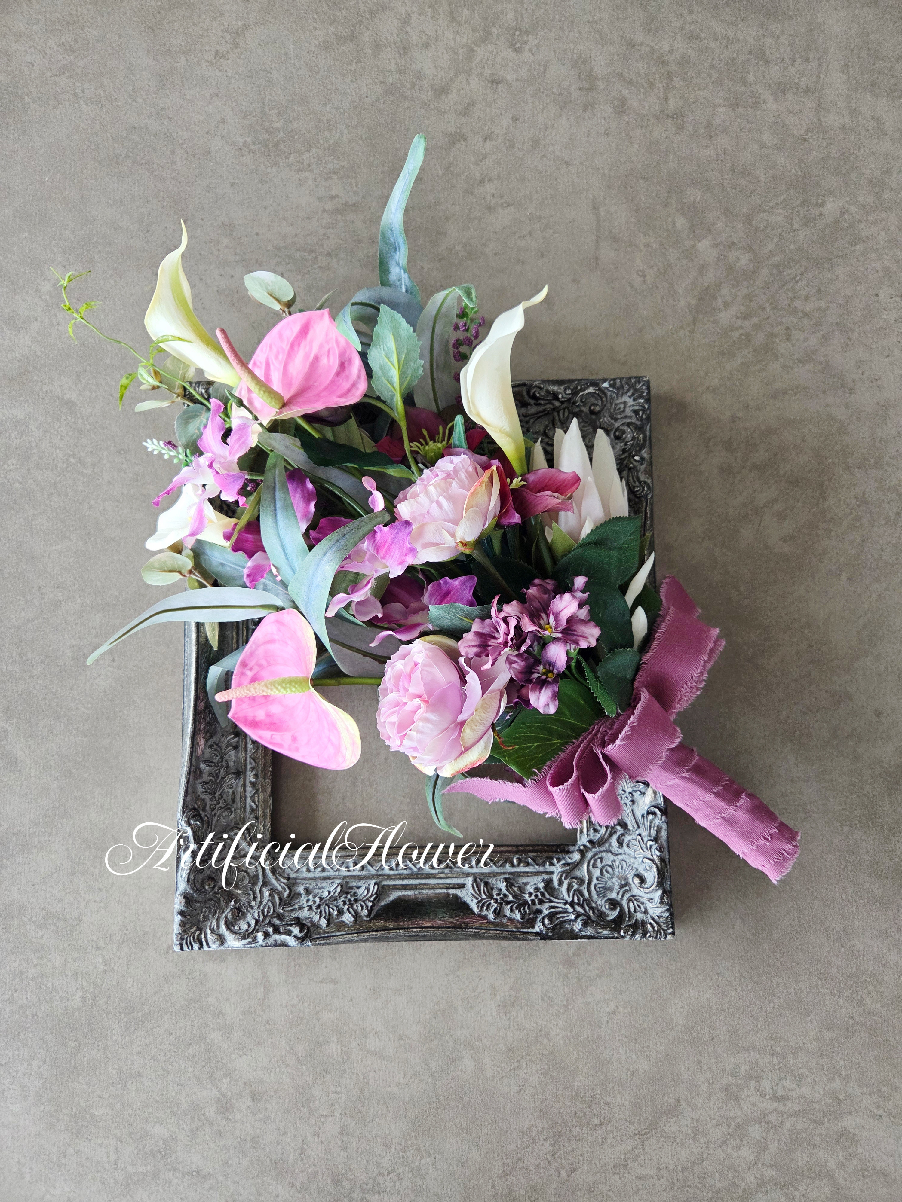 カラーとカトレアの花束