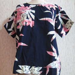 着物リメイク 浴衣地ブラウス（紺地に桃色の花模様）11号