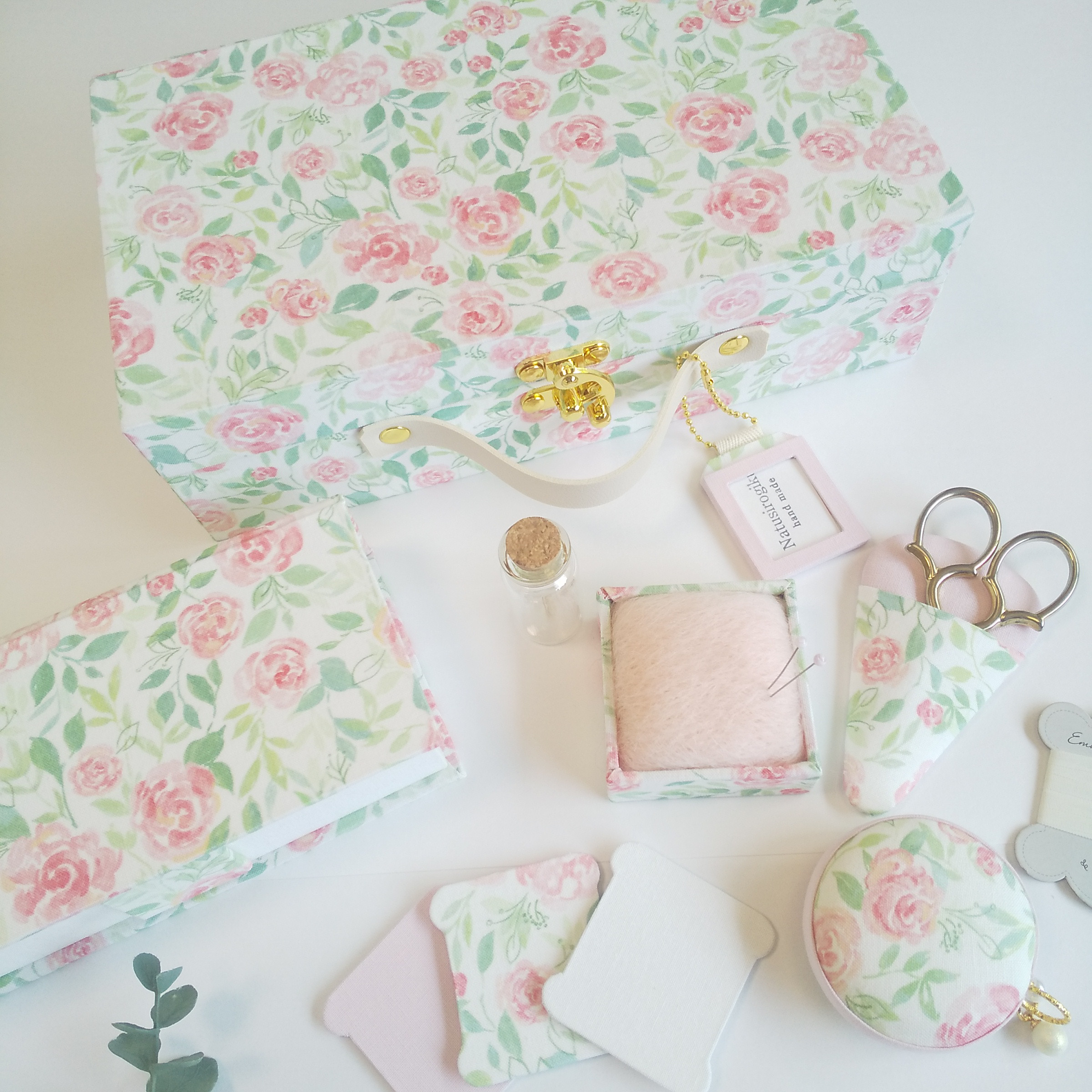 再販　トランク型お裁縫箱とカルトナージュのお裁縫道具のセット(ドリームローズ)