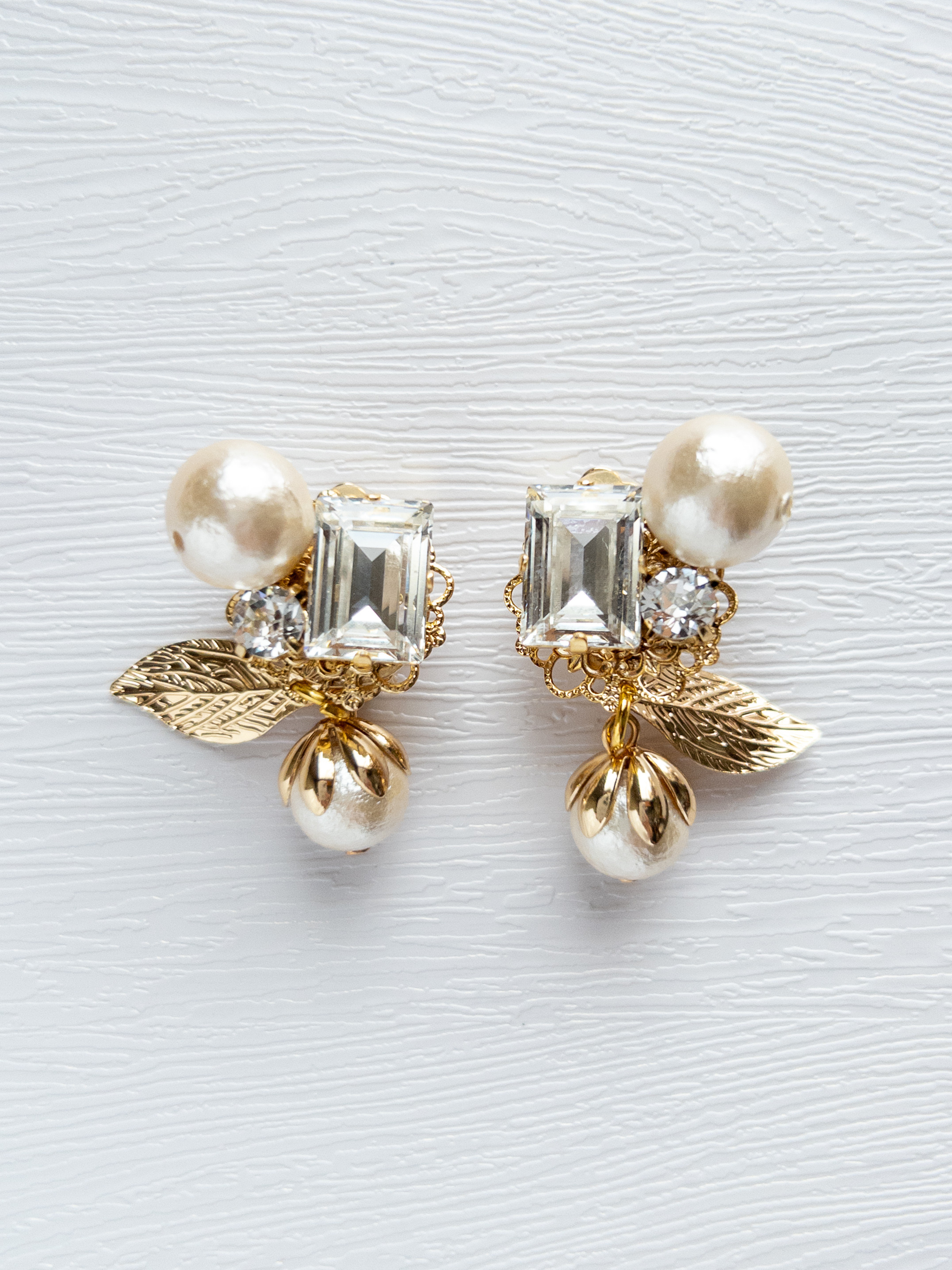 【上質】鈴蘭イヤリング　クリスタルイヤリング　コットンパール　ゴールド　フラワーイヤリング　披露宴　式典