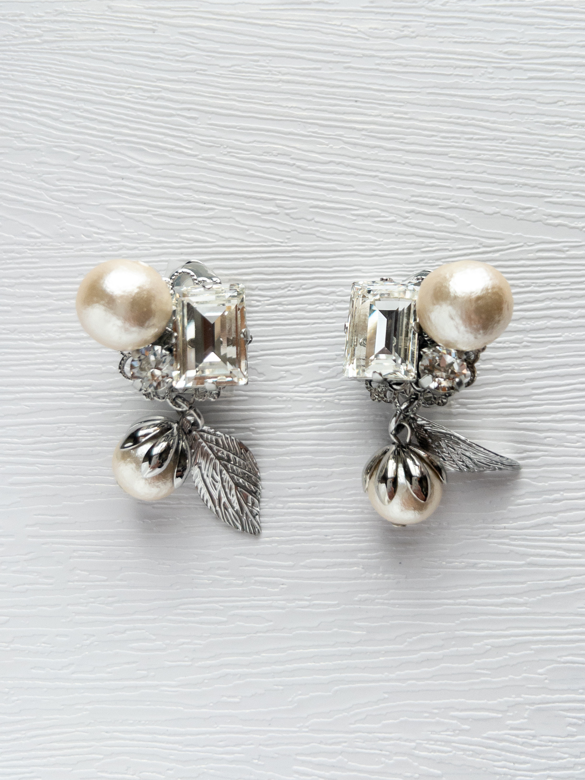 【上質】鈴蘭イヤリング　クリスタルイヤリング　コットンパール　シルバー　フラワーイヤリング　披露宴　式典