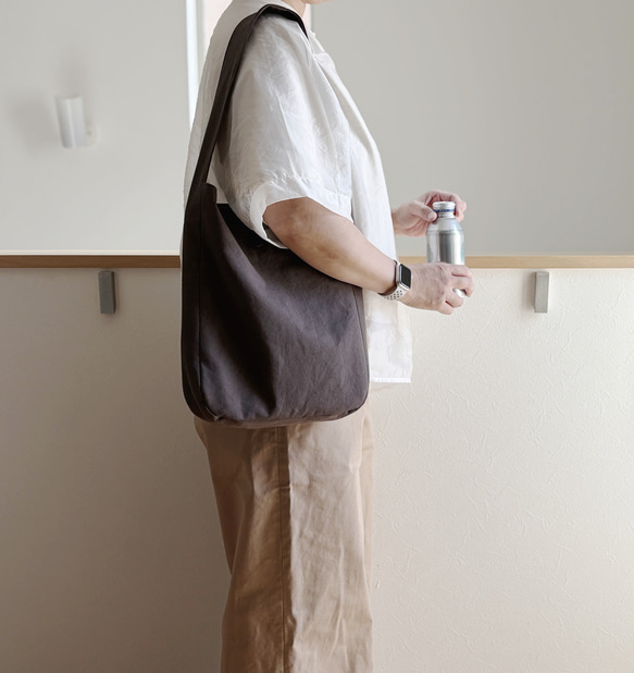 【Creema限定】浜松産コットンキャンバスのワンショルダーバッグ「ブラウンチャコール」 10枚目の画像
