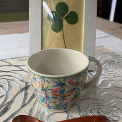 虹色のお花のお茶碗（1つのお値段です） 茶碗・めし碗 手作り陶器Rie