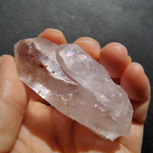 虹いっぱいピンクのヒマラヤ水晶◇パールヴァティ産水晶 天然石