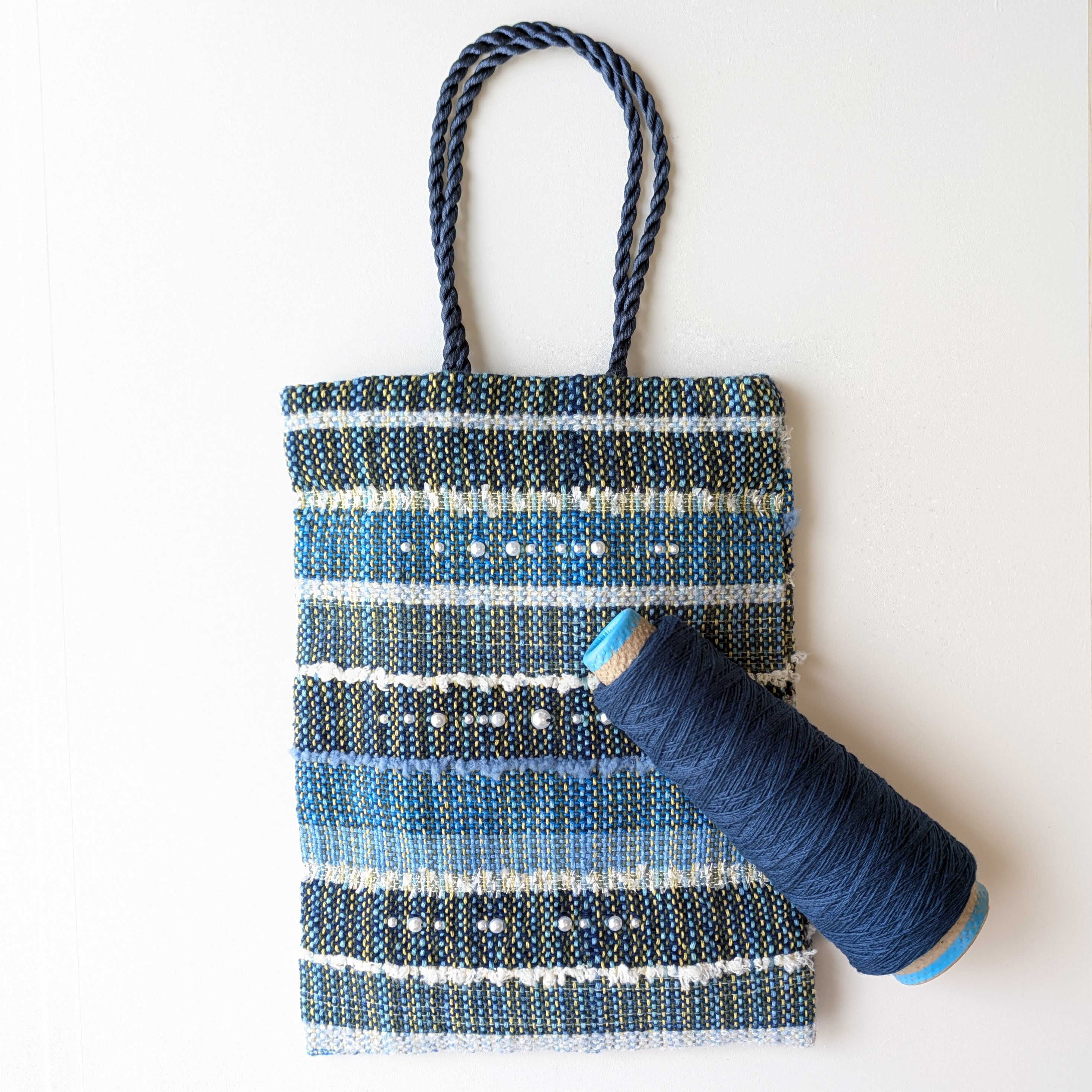 手織り布のミニバッグ　  パールがかわいい　ランチタイムに持っていける　一点もの