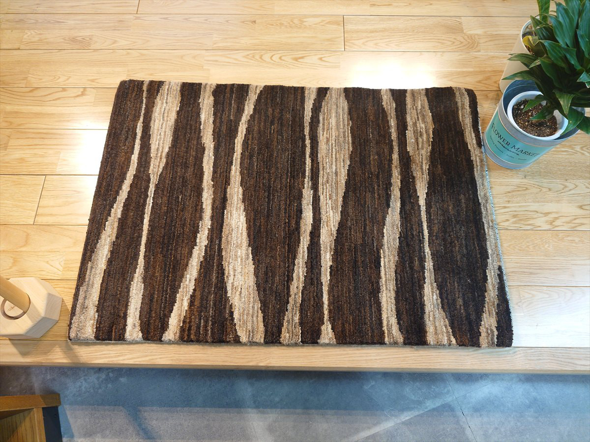 夏は涼しく冬は暖かい　オールシーズン天然無染ラグ　ガゼニラハット　マット　93x64cm　Brown　P205