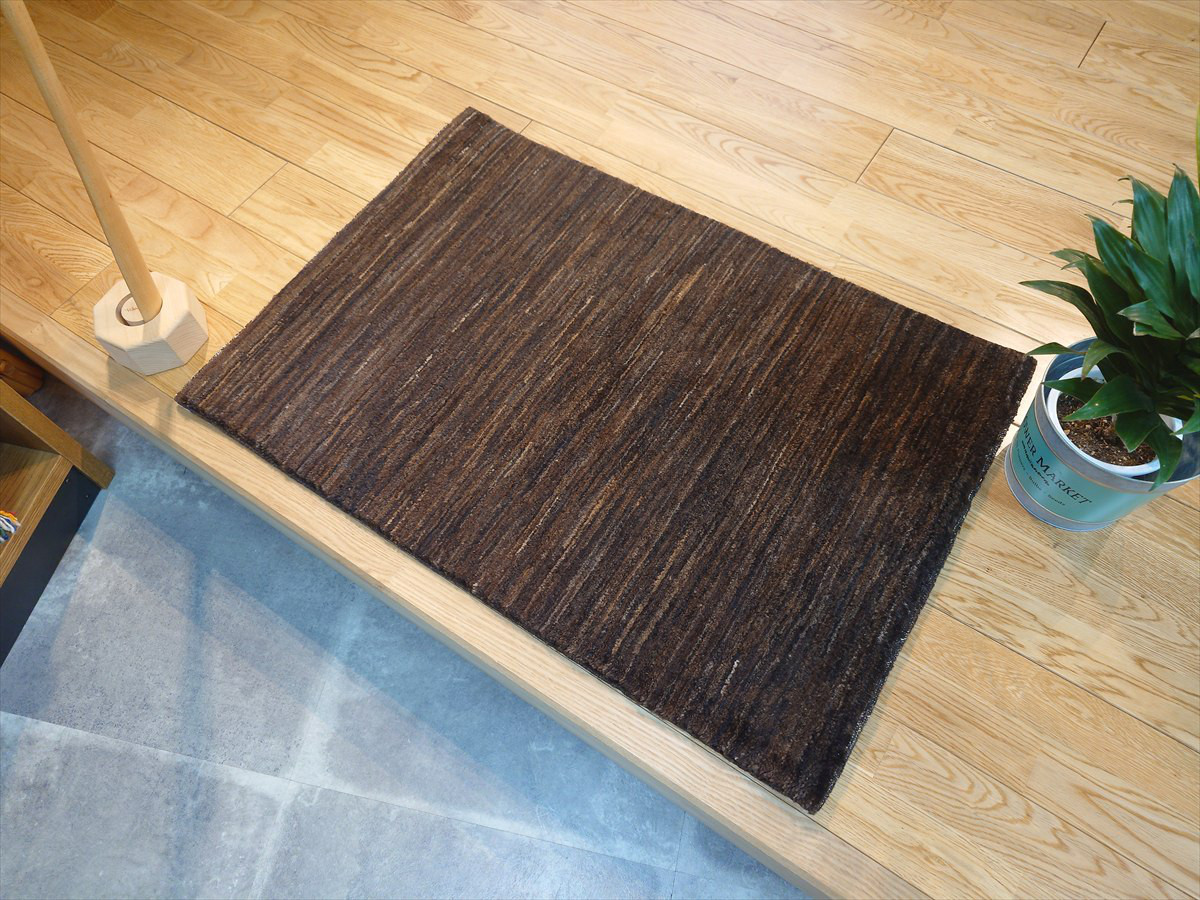 夏は涼しく冬は暖かい　オールシーズン天然無染ラグ　ガゼニラハット　マット　89x59cm　D.Brown