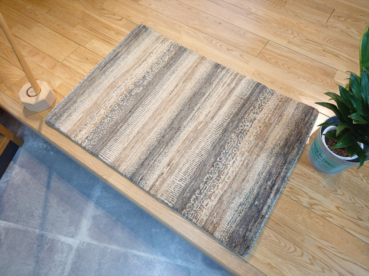 夏は涼しく冬は暖かい　オールシーズン天然無染ラグ　ガゼニラハット　マット　92x64cm　P130