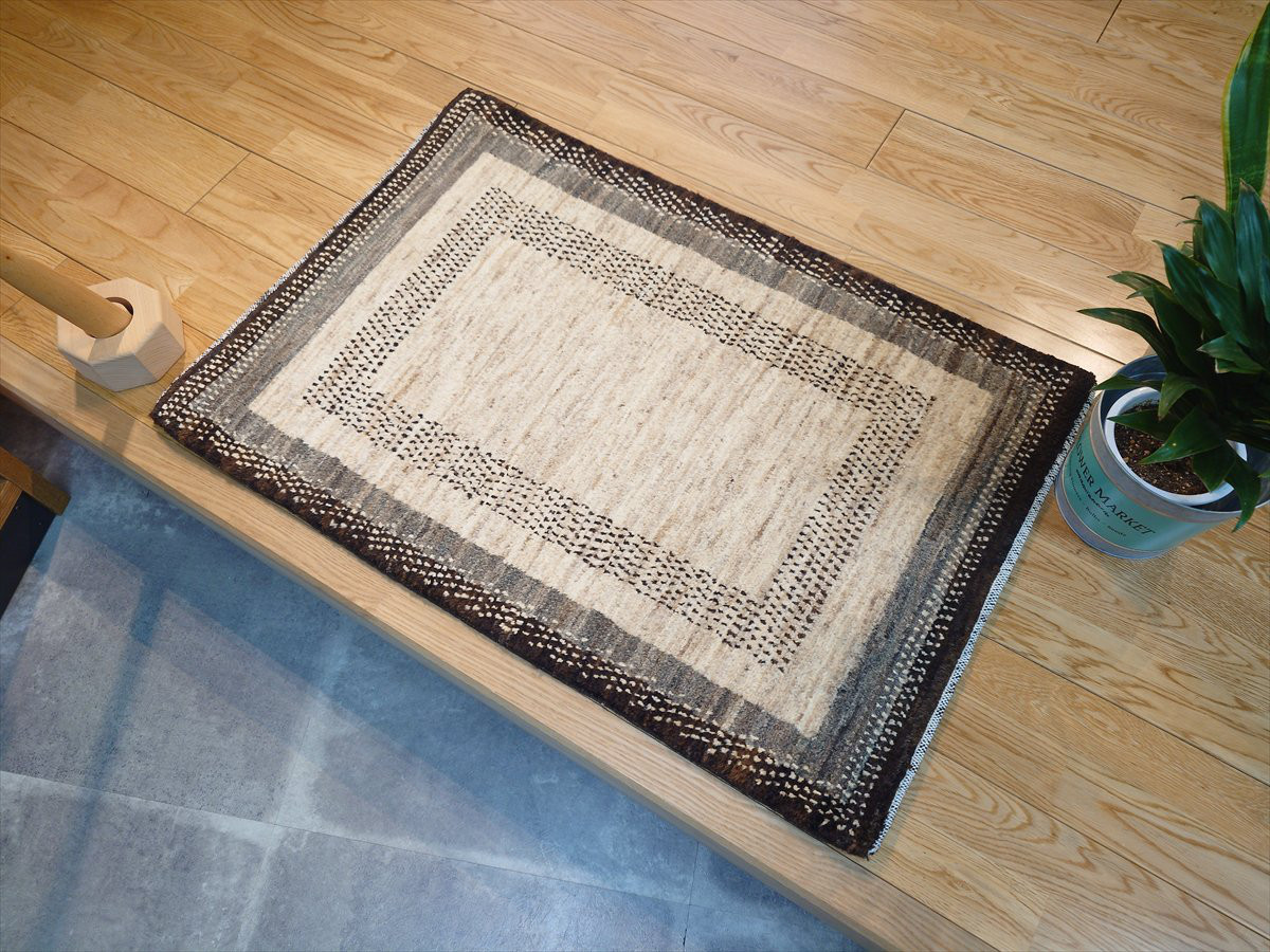 夏は涼しく冬は暖かい　オールシーズン天然無染ラグ　ガゼニラハット　マット　91x62cm　P39