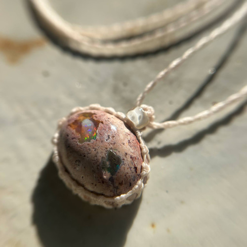 天然石のマクラメネックレス ～光を編む～ カンテラオパール メキシコ