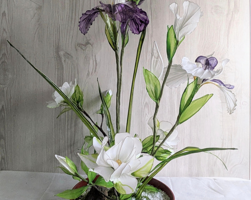 アメリカンフラワー・紫陽花のアレンジとジャーマンアイリス アメリカンフラワー・紫陽花のアレンジとジャーマンアイリス