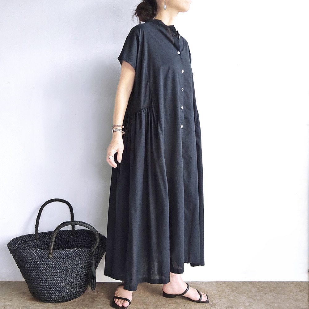スタンドカラーサイドギャザーワンピース（ブラック）