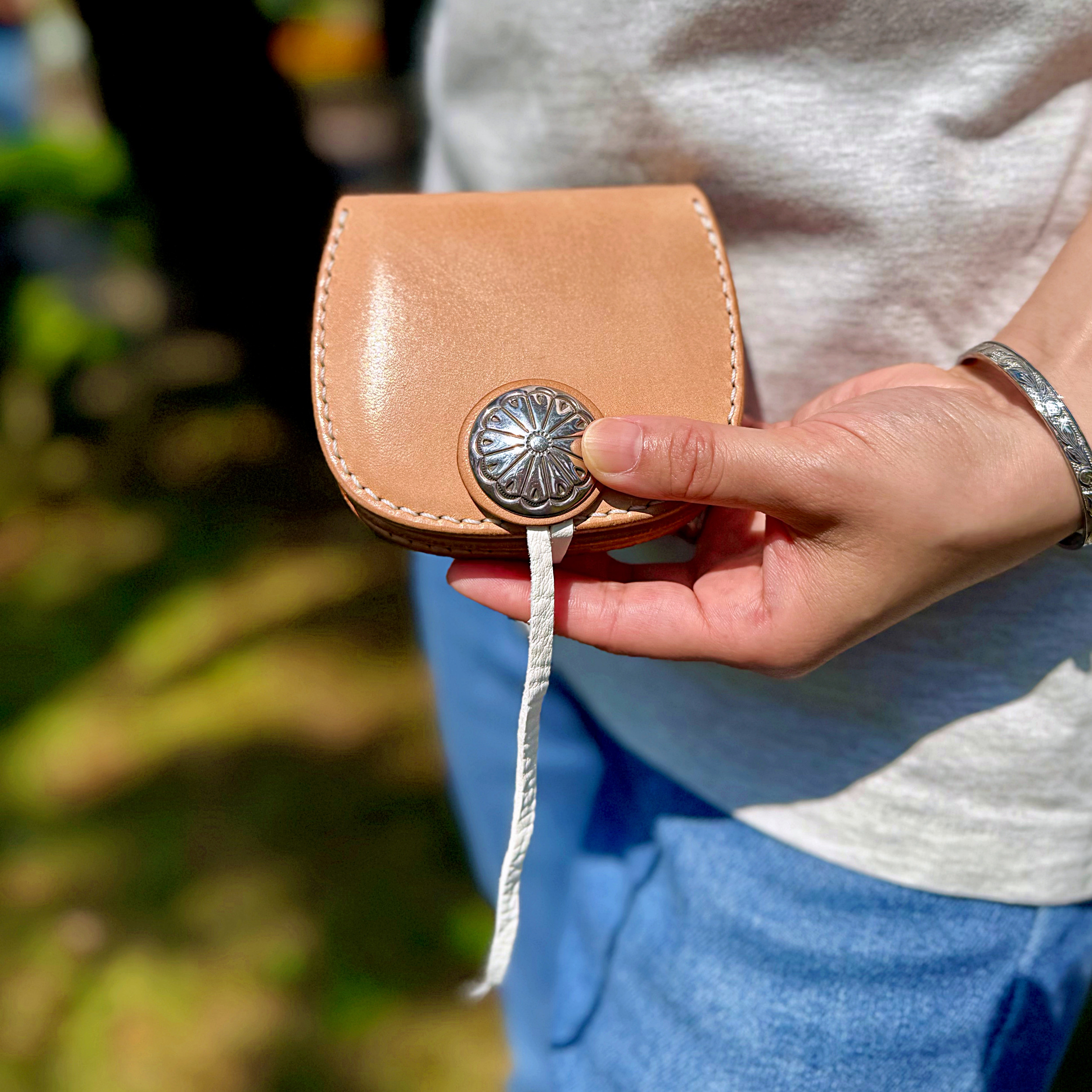 コンチョ巻きシェル型コンパクトウォレット ハーフウォレット お札を折らない本革財布 ヌメ革財布 SWS-C 16,125円