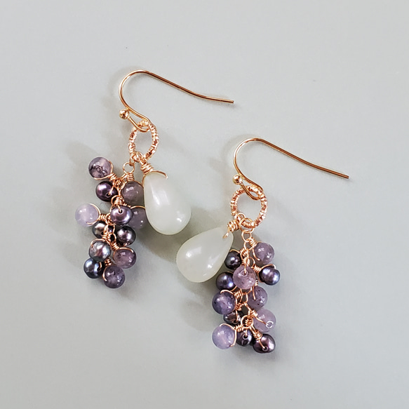 ブラッドショットアイオライト×淡水パールのピアス ブラッドショットアイオライト×淡水パールのピアス （ブラッド