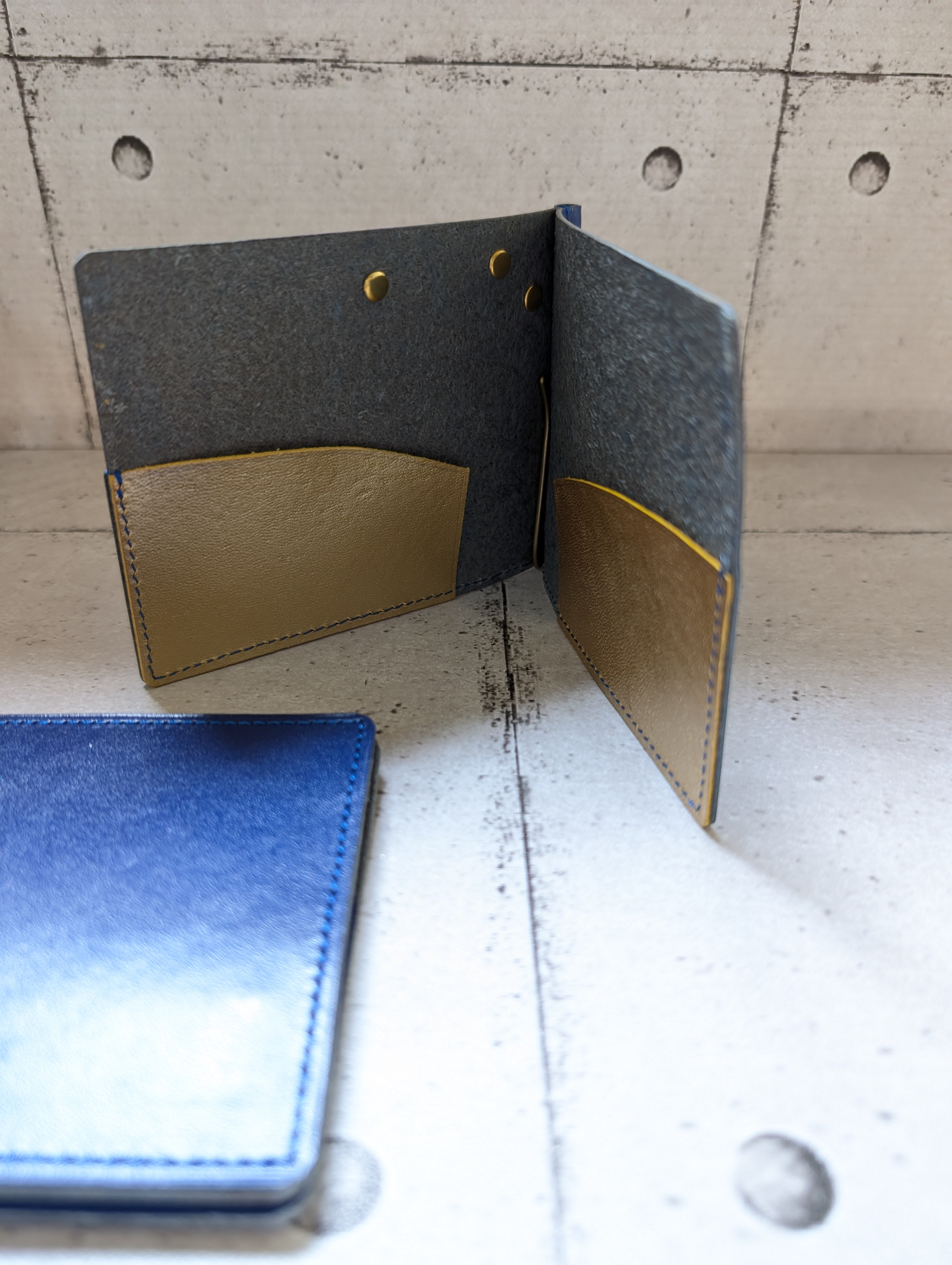 送料&ラッピング無料【ご自愛♥薄型スマート財布】ロイヤルブルー｜ルガト｜マネークリップ・本革ハンドメイド｜ぞう・星・愛