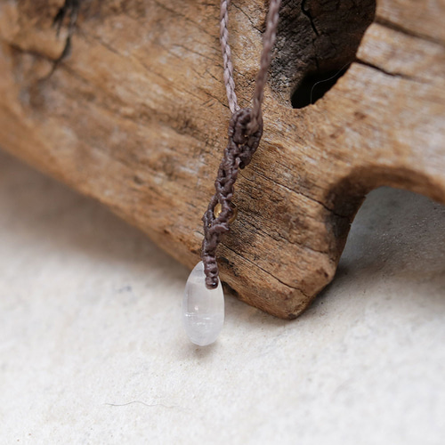 レインボームーンストーン天然石一粒マクラメネックレスmac421-華奢で