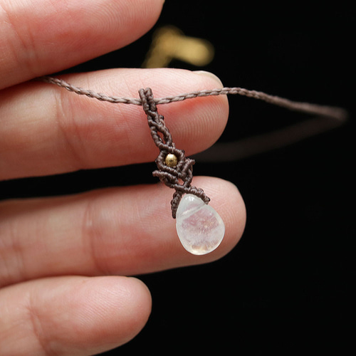 レインボームーンストーン天然石一粒マクラメネックレスmac421-華奢で