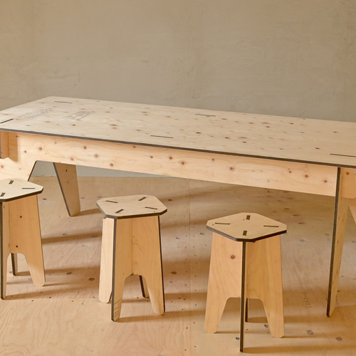 組み立て式では珍しいワイドサイズ！軽量＆かさばらないフラットパーツ