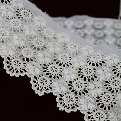 カットワーク刺繍レース（No.2695）